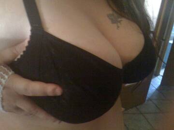 Public Photo of Lady_dark_room